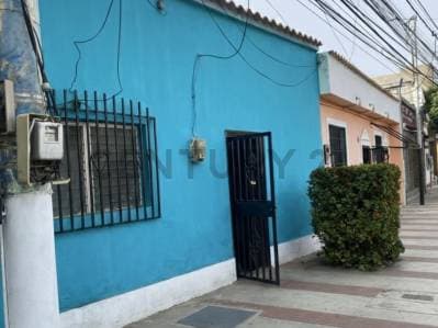 VIVIENDA IDEAL PARA COMERCIO O VIVIENDA FAMILIAR EN UBICACION PRIVILEGIADA