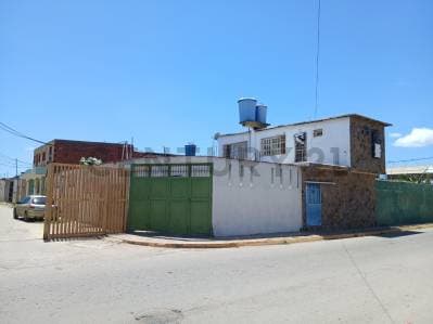CASA DUPLEX CON ANEXO Y LOCAL PARA NEGOCIO - Photo 1