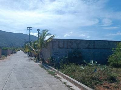 Terreno en Venta en La Exclusiva Playa El Agua Lote ideal para invertir. - Photo 1