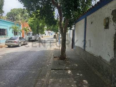 Casa y terreno, zona colonial, Asunción, Isla de Margarita - Photo 1