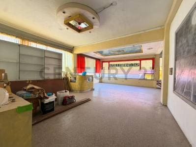 Edificio comercial con 9 locales - Photo 1
