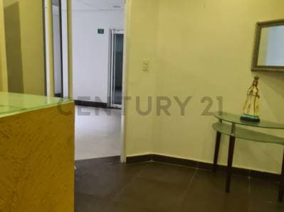Local con cuatro Oficinas privadas, recepción, baño y cocina tipo Kitchenette - Photo 4