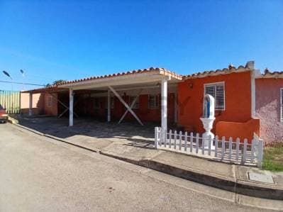 CASA CON DOS APARTAMENTOS INDEPENDIENTES EN PORLAMAR, ISLA DE MARGARITA - Photo 1