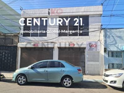 VENTA DE TERRENO CON BIENHECHURIA DE LOCAL COMERCIAL, OFICINAS, BAÑOS Y DEPOSITO - Photo 1