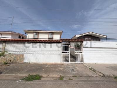 Excelente casa de 3 niveles en conjunto cerrado ubicado en sabanamar - Photo 1