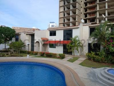 Tus Vacaciones en un apartamento a pasos de playa y Centro Comercial La Vela - Photo 1