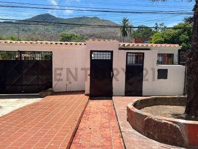 Oportunidad: en la Asuncion 3 viviendas con terreno a pie de calle - Photo 1