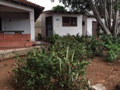 Terreno con bienhechurías en la Mira Playa el Agua Isla de Margarita - Photo 2
