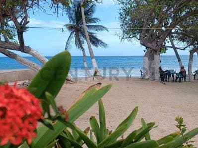 En venta Casa a orilla del mar en Pampatar