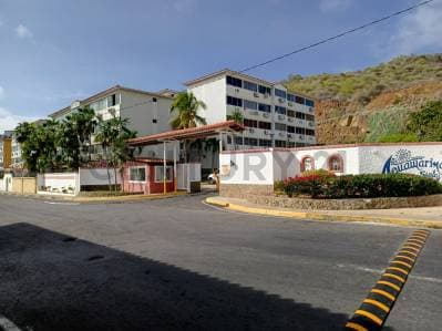 Alquiler de cómodo apartamento en Res. Aguamarina Suites Pampatar - Photo 1