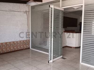 En venta, local para restaurant con Casa, terreno, oficinas y galpón - Photo 3