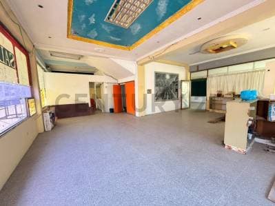 Edificio comercial con 9 locales - Photo 2