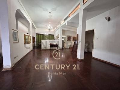 Inversión estratégica Casa con Uso Comercial Urbanización Jorge Coll - Photo 4