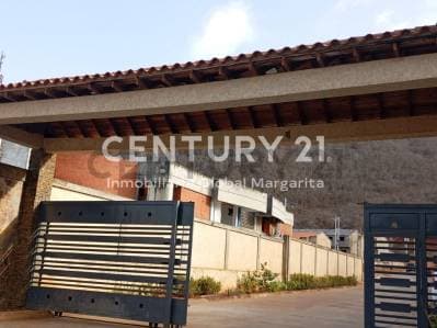 Inmobiliaria global Margarita ofrece para la Venta TH, en el valle - Photo 1