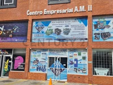 Local con cuatro Oficinas privadas, recepción, baño y cocina tipo Kitchenette