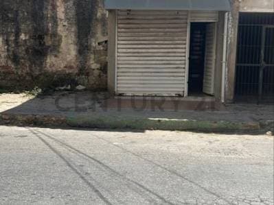 excelente local con ubicación estratégica comercial en Porlamar - Photo 1