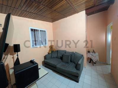 Amplia casa en conjunto cerrado en Los Robles, municipio maneiro - Photo 5