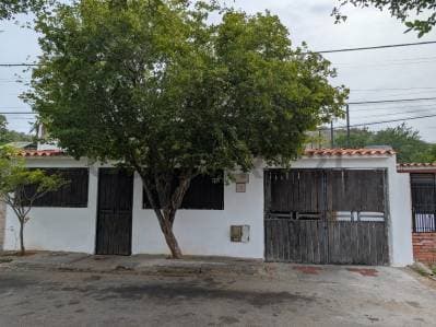 OPORTUNIDAD! 3 PROPIEDADES POR UN SOLO PRECIO EN LOS ROBLES, MANEIRO - Photo 1