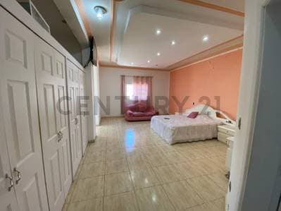 Casa de 2 niveles en la urbanización Mundo Nuevo en los Robles - Photo 4