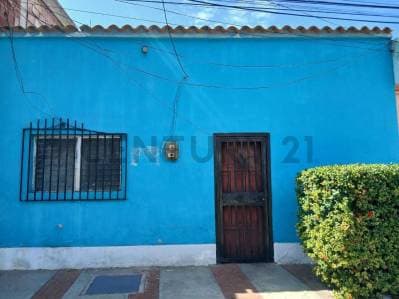VIVIENDA IDEAL PARA COMERCIO O VIVIENDA FAMILIAR EN UBICACION PRIVILEGIADA - Photo 1