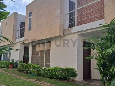 CASA EN CONJUNTO RESIDENCIAL EXCLUSIVO SECTOR ESCUDO DE ARMAS, LA ASUNCIÓN.