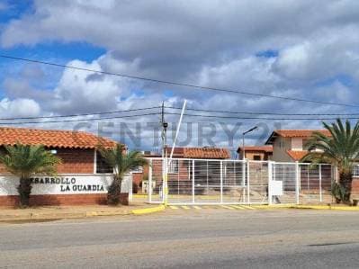 Venta de Casa en Urb. Desarrollo La Guardia.Cómoda y funcional. - Photo 1