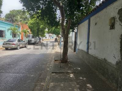 Casa y terreno, zona colonial, Asunción, Isla de Margarita - Photo 2