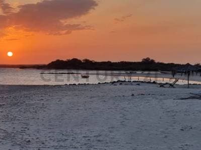 Terreno a Orilla del mar con playa privada en Playa el Yaque