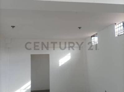 LOCAL COMERCIAL CON UBICACION ESTRATEGICA EN PORLAMAR - Photo 3