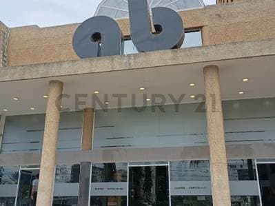 Venta de Local Comercial en el Centro Empresarial AB - Photo 2